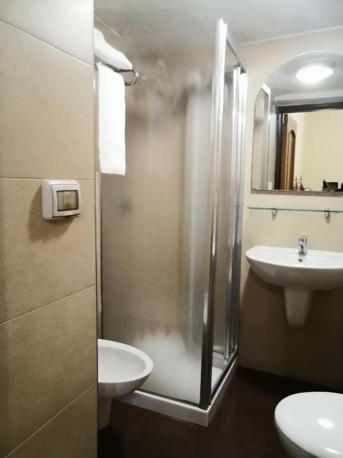 Hotel De Rossi Bari Esterno foto