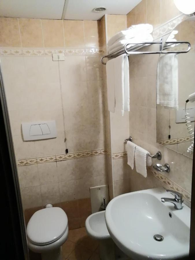 Hotel De Rossi Bari Esterno foto
