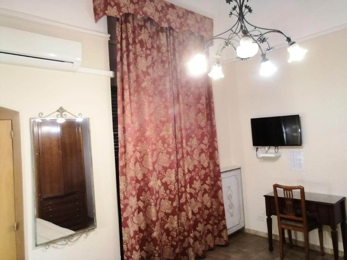 Hotel De Rossi Bari Esterno foto